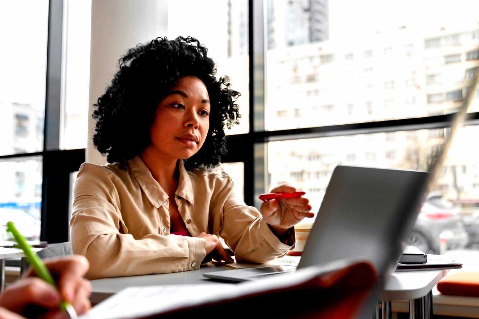 Sesiune de învățare interactivă despre bugetare și planificare financiară