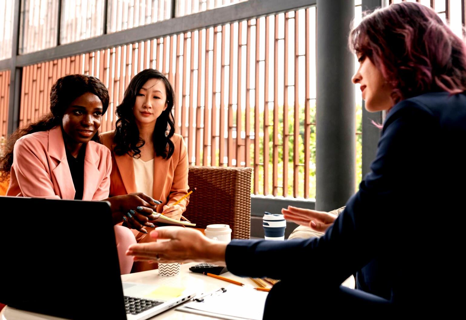 Analiză detaliată a studiilor de caz financiare